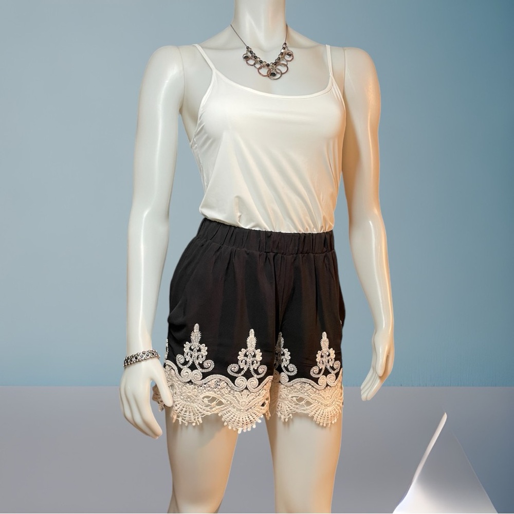 NWT Ultra Pink Boho Lace Trimmed Shorts Size S